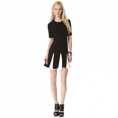 Short Sleeve Pleated Dress | LadyLUX - Online Luxury Lifestyle, Technology and Fashion Magazine